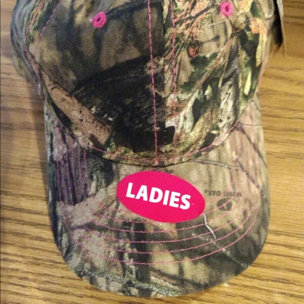 Mossy Oak ladies green & pink baseball hat